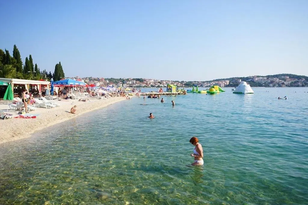 Holiday Apartment In Okrug Gornji With Terrace, Air Conditioning, Wifi, Washing Machine 5070-1 Trogir