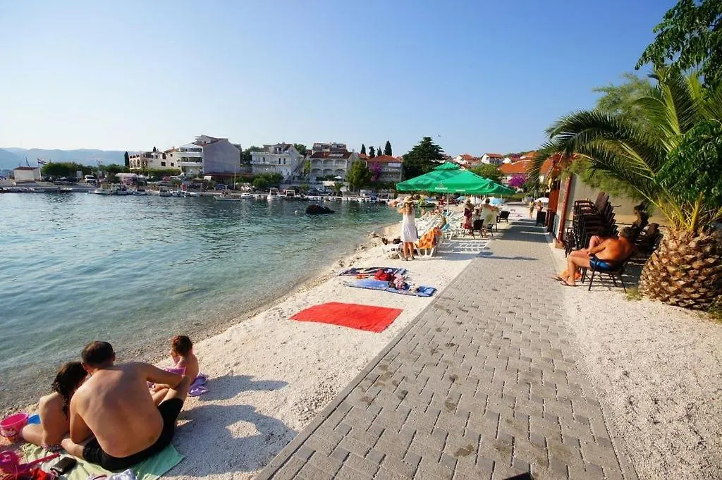 Holiday Apartment In Okrug Gornji With Terrace, Air Conditioning, Wifi, Washing Machine 5070-1 Trogir